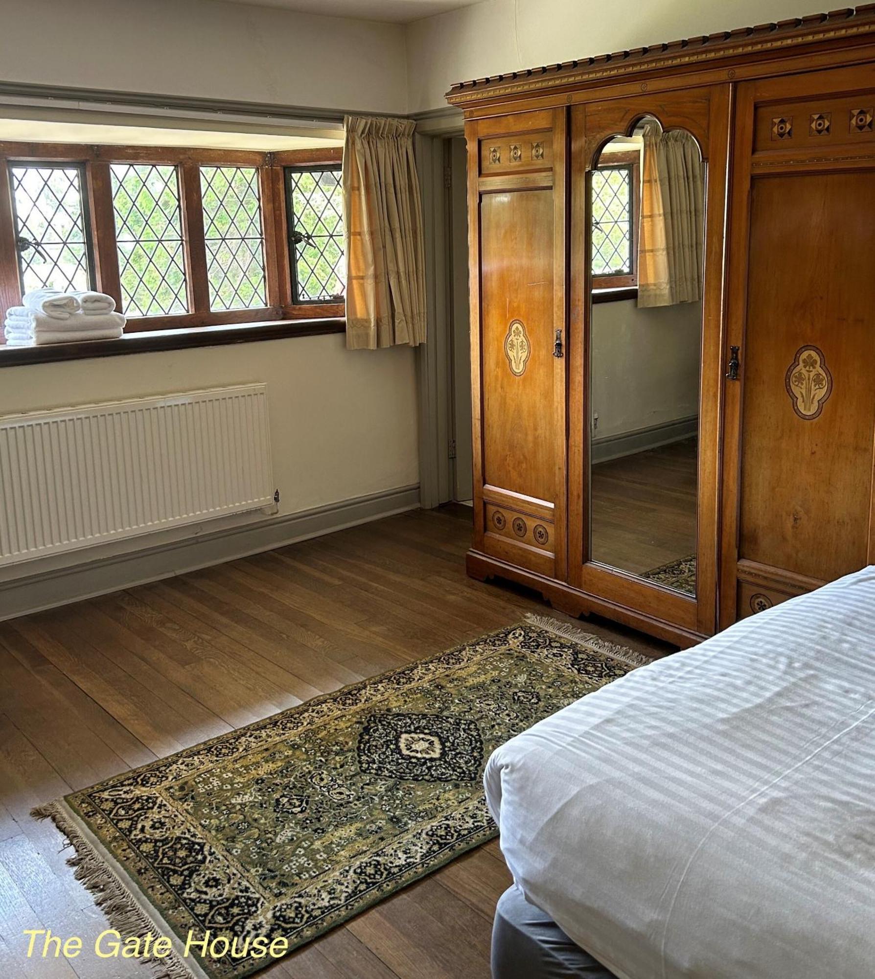 Thornton Manor - Holiday Cottages And Apartments Heswall Bagian luar foto