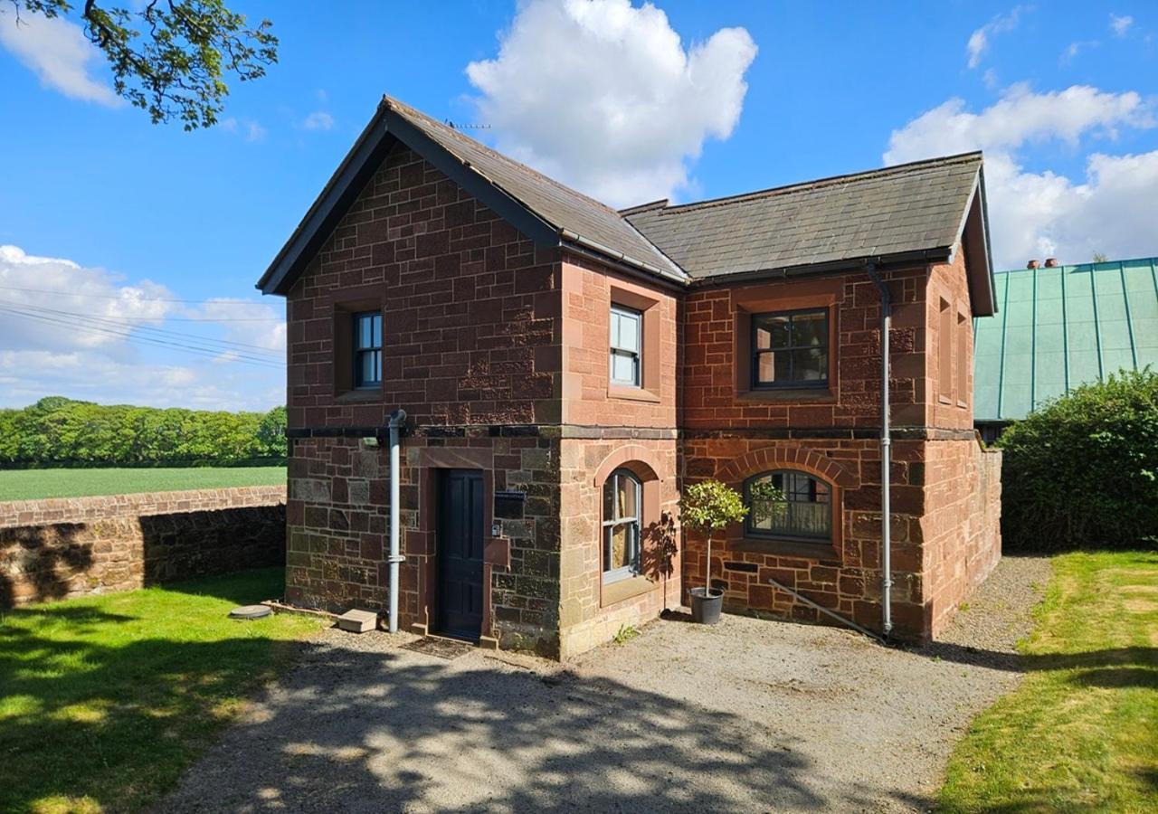 Thornton Manor - Holiday Cottages And Apartments Heswall Bagian luar foto